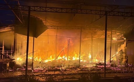 Російський безпілотник вдарив по Великому Бурлуку: на ринку горіли два торговельні павільйони