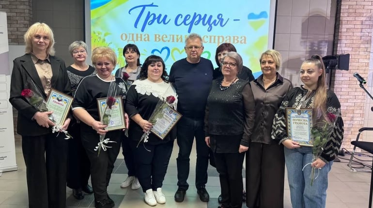 У Великобурлуцькій громаді привітали педагогів із професійним святом