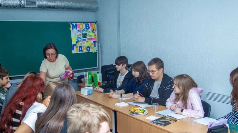 Чай, розмови та шкільний дзвоник: освітній процес отримав нове звучання
