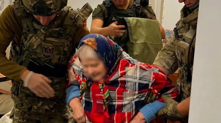Поліцейські допомогли евакуювати маломобільних мешканців Великого Бурлука