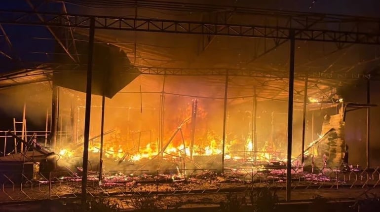 Російський безпілотник вдарив по Великому Бурлуку: на ринку горіли два торговельні павільйони
