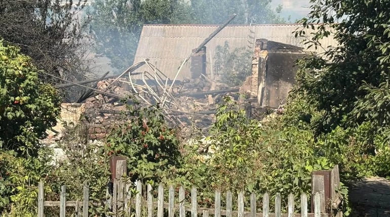Великобурлуцька громада знову під ворожими ударами: пошкоджені будинки, електромережі, автотранспорт