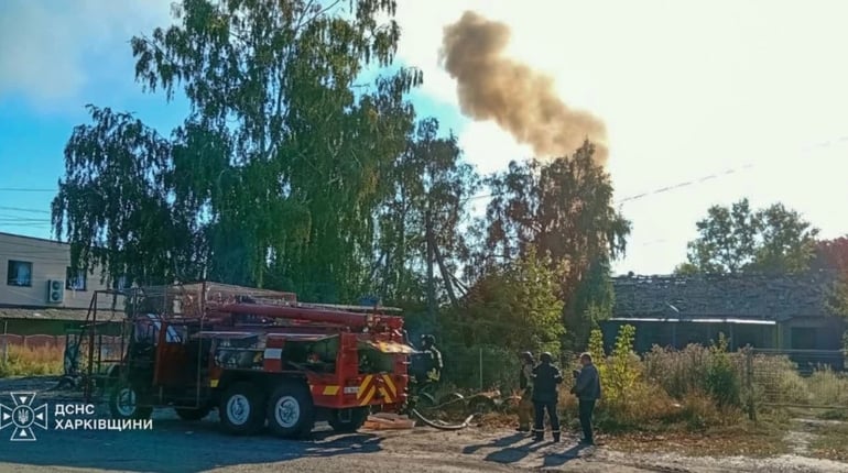 На Куп’янщині через обстріли горіли склад і кафе