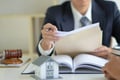 Як вибрати правильного юриста при купівлі квартири та уникнути типових помилок
