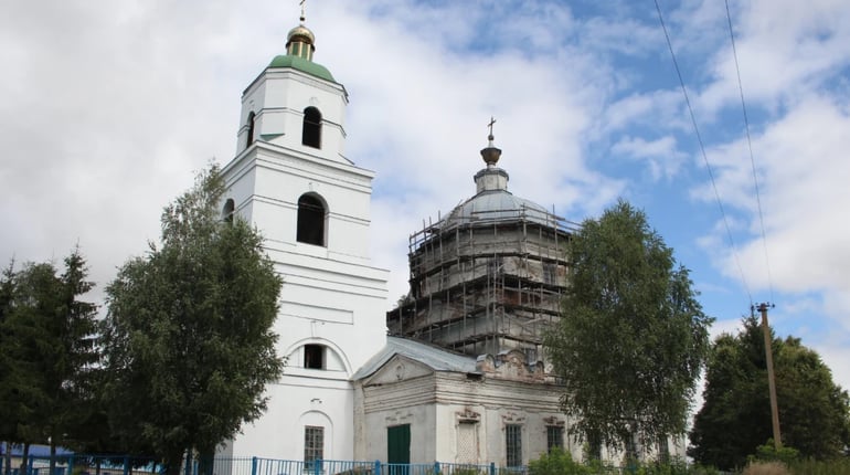 Пережила два століття і ворожий удар: як на Глухівщині рятують пошкоджену 230-річну церкву в Сопичі