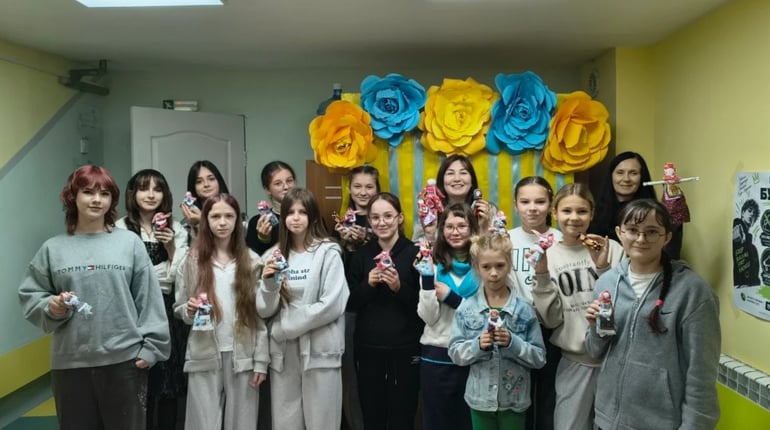 «З любов’ю в дорогу»: у Глухові діти створювали українську ляльку Подорожницю