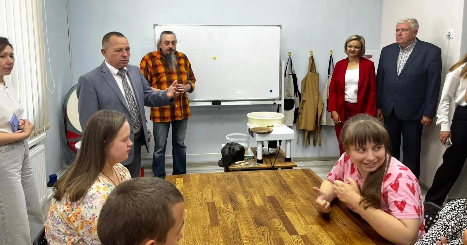 У Старокостянтинові відкрили гончарну кімнату для дітей з інвалідністю