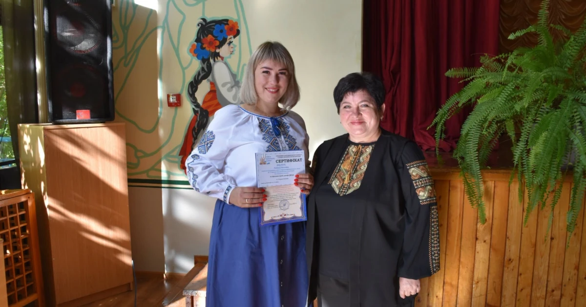 Навчають, підтримують, надихають: у Старокостянтинові привітали освітян