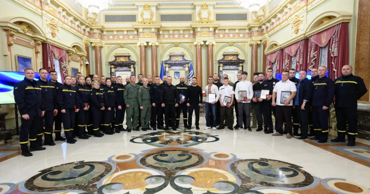 У сусідів: рятувальник року, притулок для тварин, затримання зрадника, незадекларовані iPhone