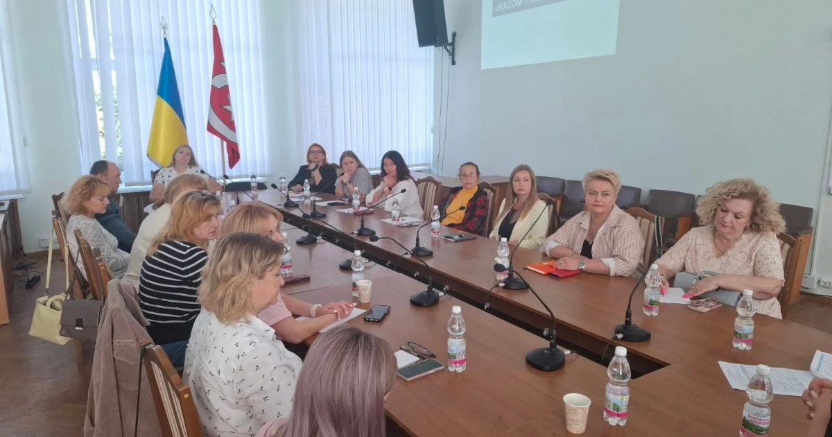Психологічна стійкість і професійна комунікація: у Старокостянтинівській громаді навчали фахівців
