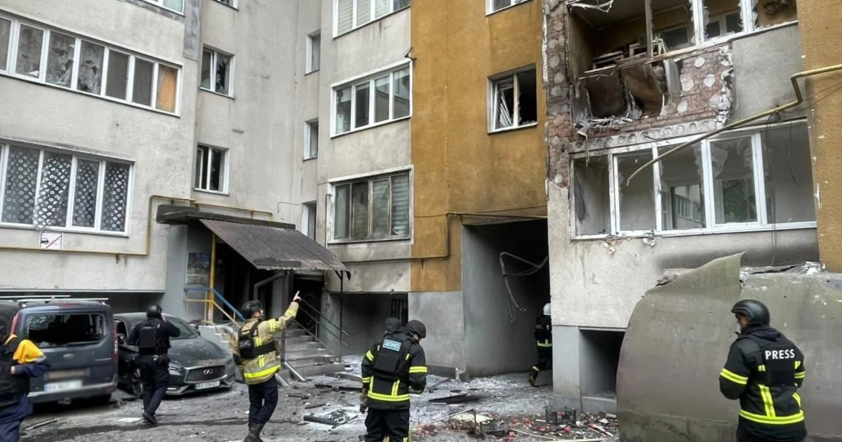 У Хмельницькому уламки збитого БпЛА пошкодили багатоповерхівку: що відомо