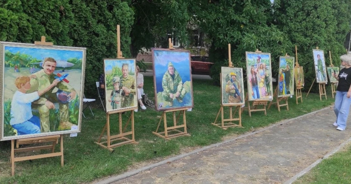 У Старокостянтинові до Дня Незалежності показали понад 60 картин Героїв—попереду масштабна виставка