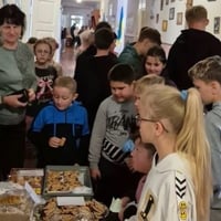 Разом до Перемоги: у Пашковецькому НВК зібрали 12 250 гривень для Захисників