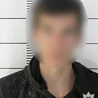 Нічний конфлікт у Старокостянтинові: 18-річний хлопець поранив знайому ножем