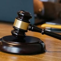 Багатодітну матір із Старокостянтинова засудили за державну зраду