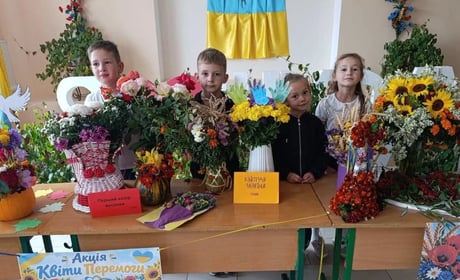 Квіти Перемоги: у Старокостянтинівській громаді вшанували Героїв
