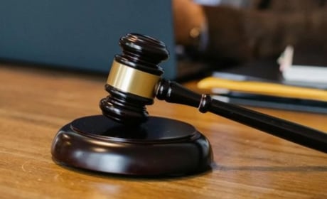 Багатодітну матір із Старокостянтинова засудили за державну зраду