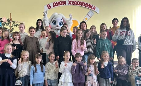 У Старокостянтинові першокласників посвятили в юні художники: свято кольорів і перші творчі кроки