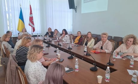 Психологічна стійкість і професійна комунікація: у Старокостянтинівській громаді навчали фахівців