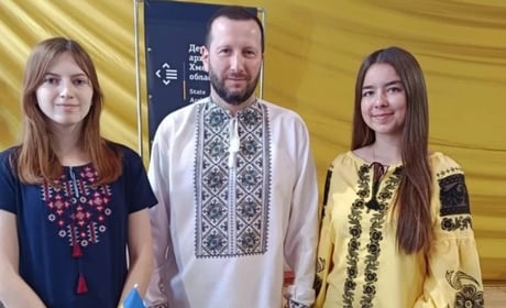 Семеро юних волонтерів із Попівців стали героями книги «Україна — це ми!»