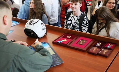 "Шлях Героя": старокостянтинівські школярі зустрілися з військовослужбовцями