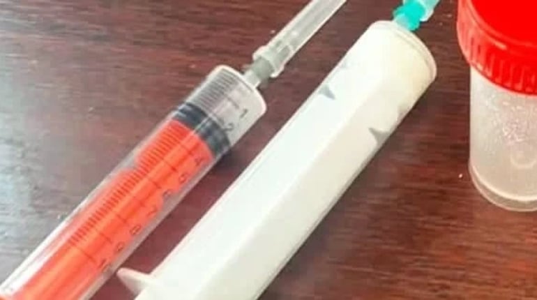 Наркопритон у власній квартирі: у Старокостянтинові затримали серійного наркоторговця