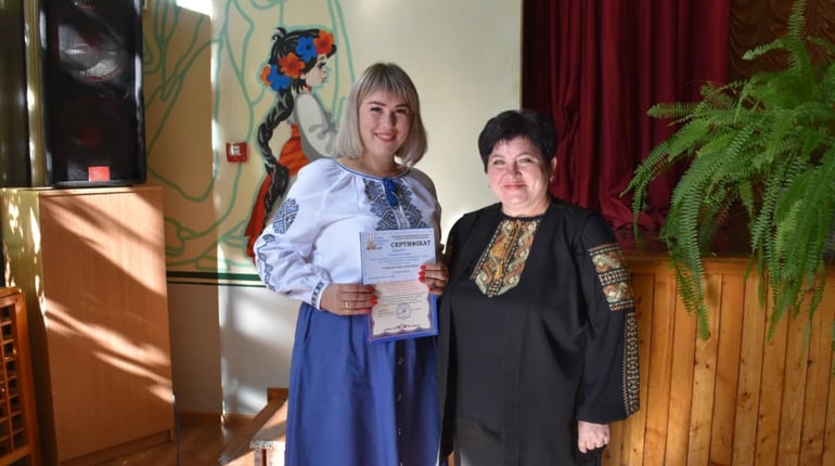 Навчають, підтримують, надихають: у Старокостянтинові привітали освітян