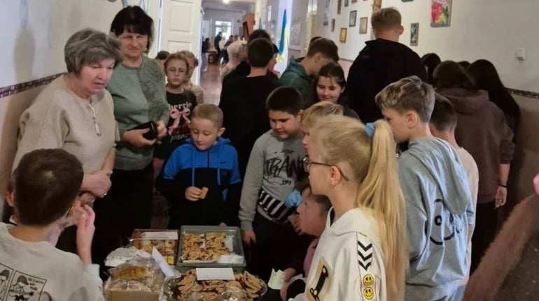 Разом до Перемоги: у Пашковецькому НВК зібрали 12 250 гривень для Захисників