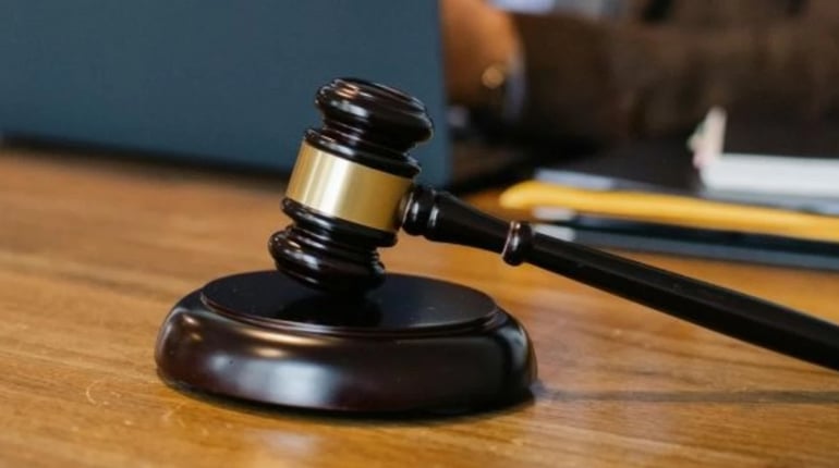 Багатодітну матір із Старокостянтинова засудили за державну зраду