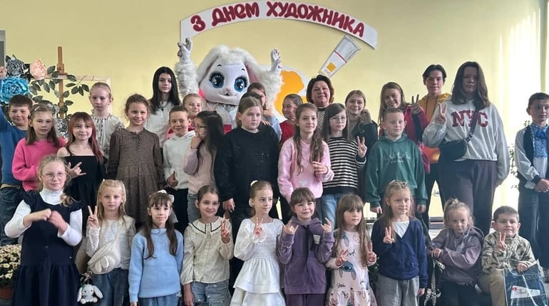 У Старокостянтинові першокласників посвятили в юні художники: свято кольорів і перші творчі кроки