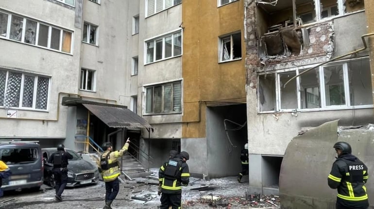 У Хмельницькому уламки збитого БпЛА пошкодили багатоповерхівку: що відомо