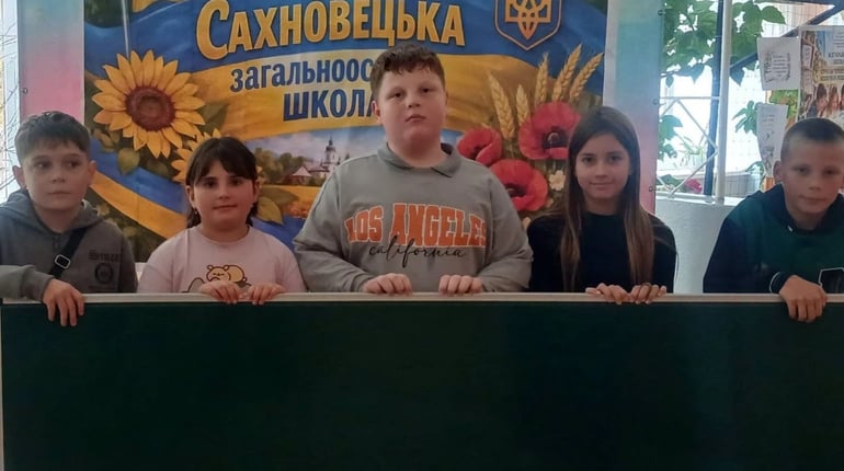 Новини Старокостянтинівщини: форум, обереги для захисників, цікава зустріч, благодійність