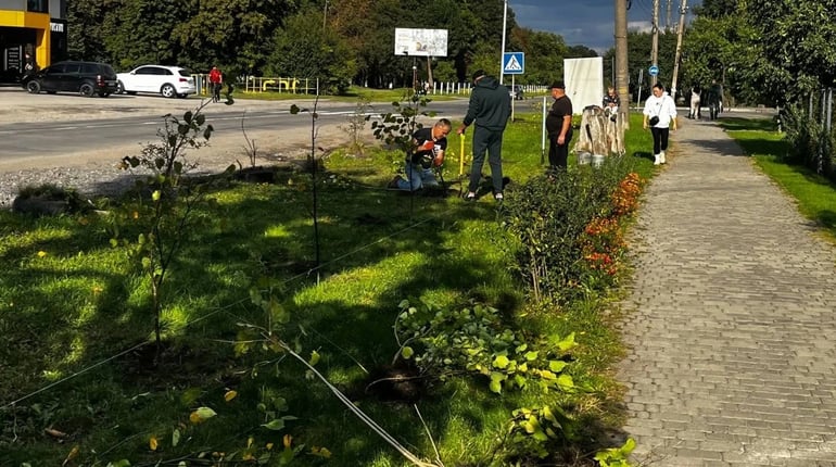 Мешканці гуртожитку у Старокостянтинові власними силами облаштовують свій простір