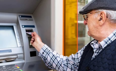 Щорічна ідентифікація пенсіонерів: як пройти та не втратити виплати