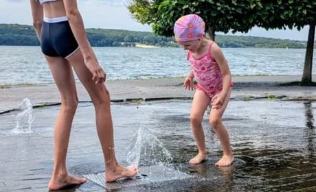 Босоніж по калюжам