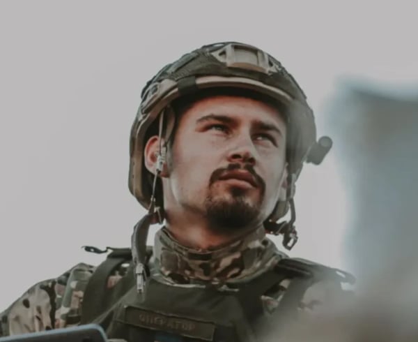 «В центрі будь-якої війни — не зброя і не техніка, а люди»: історія воїна та осінтера Максима