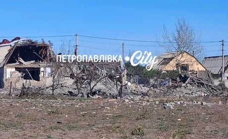 У Миколаївській громаді російські війська вдарили КАБом: зруйновано будинок, пошкоджено ще 15