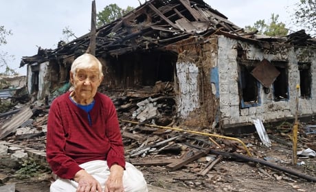 «Я криком кричу, а хата горить»: 90-річну бабусю врятували після удару «Шахеда» по Петропавлівці