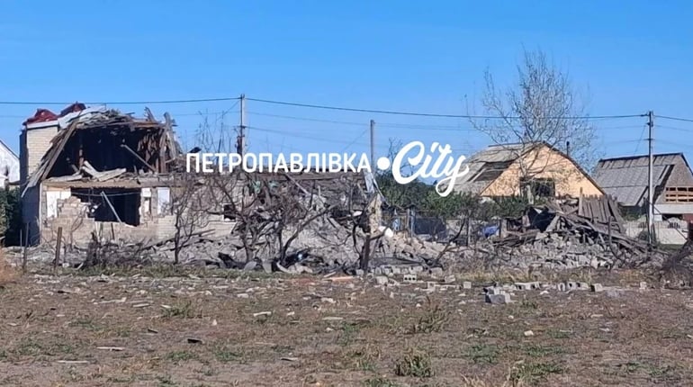 У Миколаївській громаді російські війська вдарили КАБом: зруйновано будинок, пошкоджено ще 15