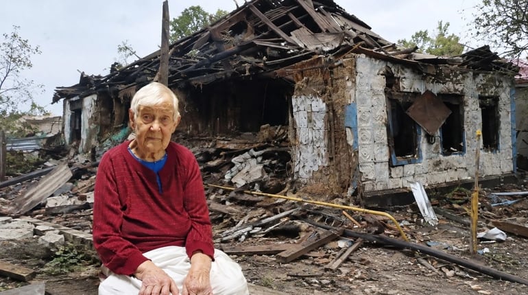 «Я криком кричу, а хата горить»: 90-річну бабусю врятували після удару «Шахеда» по Петропавлівці