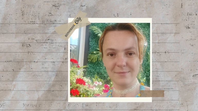 Плете шеврони та береже пам’ять про Маріуполь — історія майстрині, яка створює унікальні прикраси