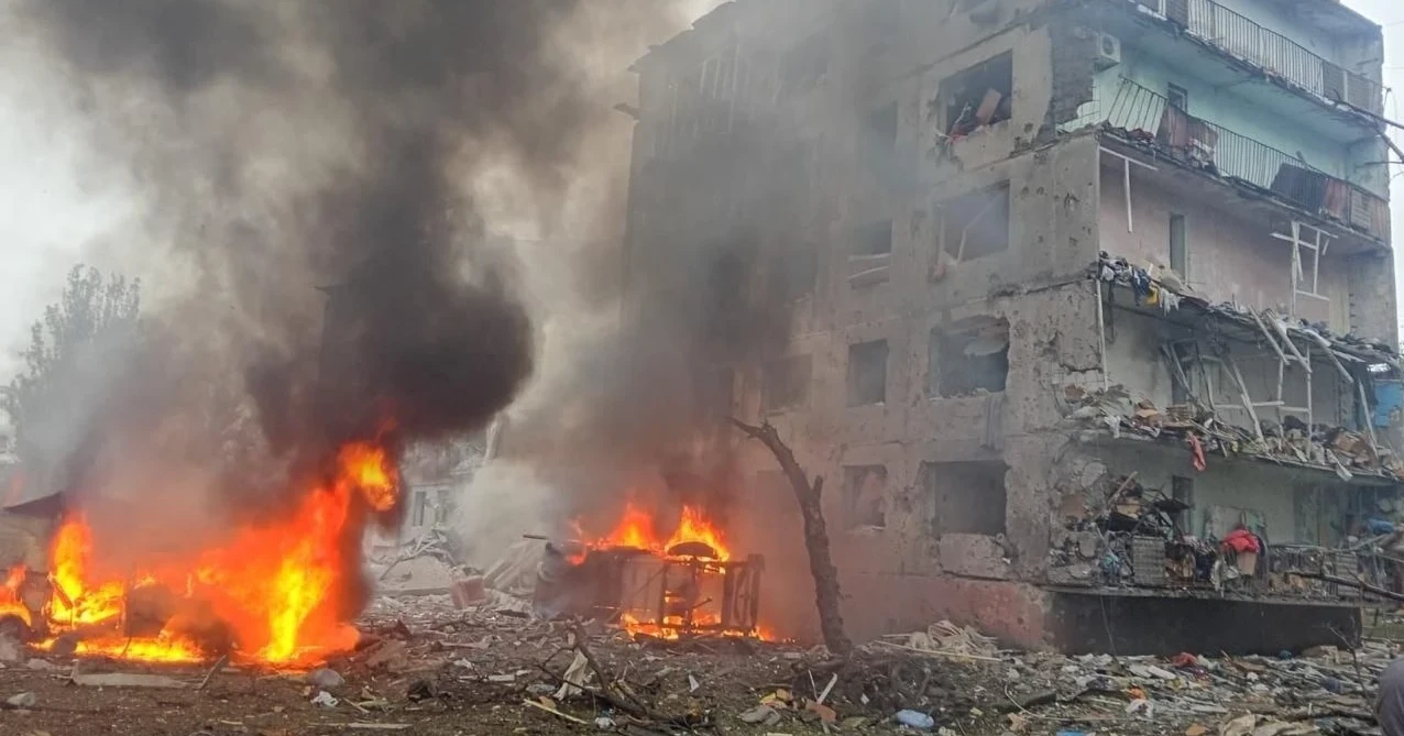 Російська авіація вдарила по Олександрівці. Є загиблі, під завалами шукають людей — деталі