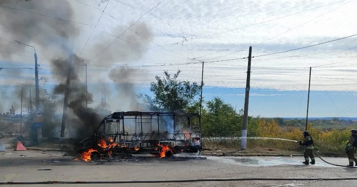 У Слов’янську за кілька годин дрони атакували автобус і автівку. Є загиблий і поранені — деталі