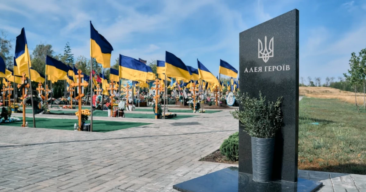 «Чому родина шукає державу, а не навпаки». Хто врятує могили наших загиблих від окупації