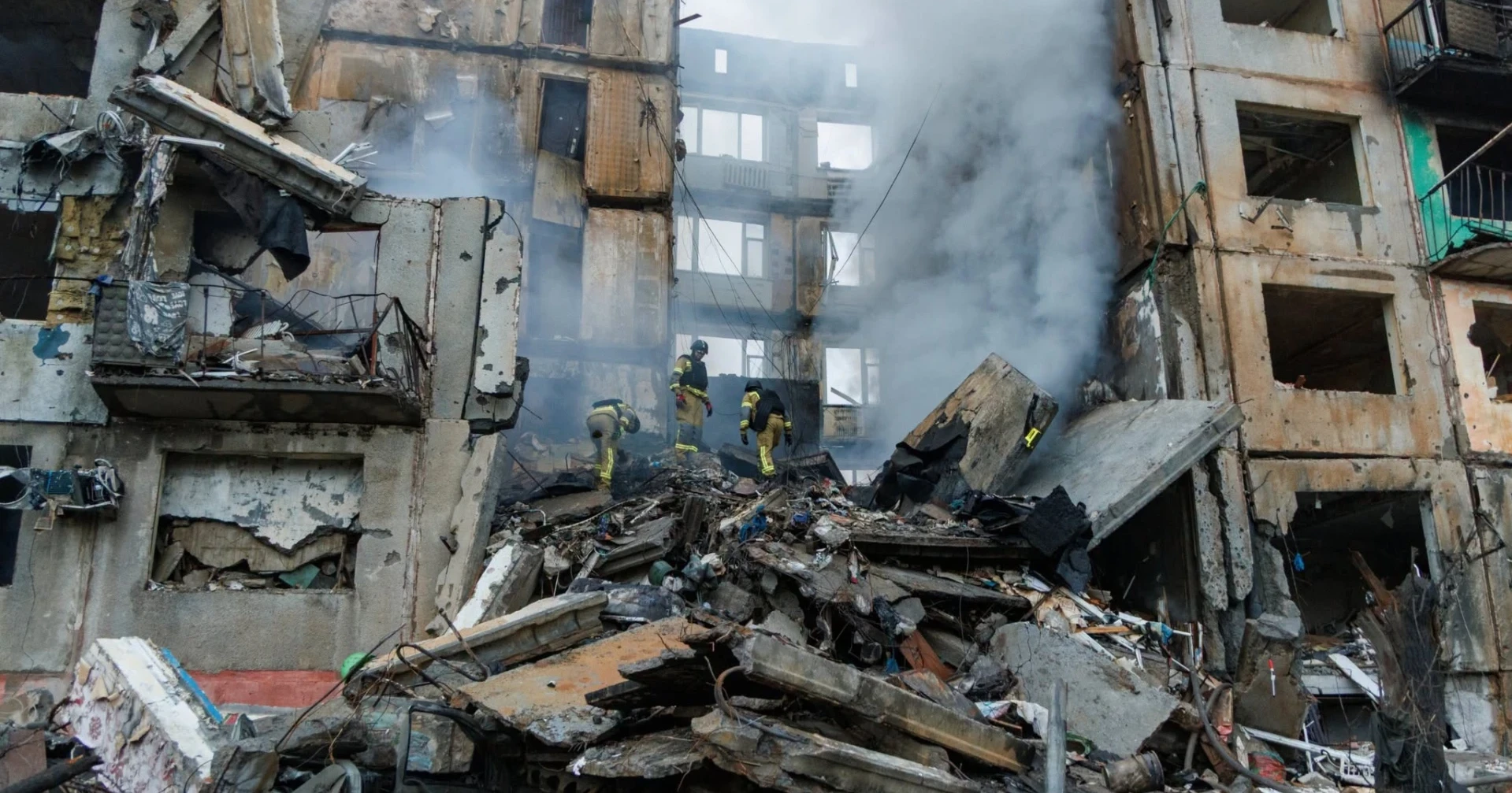 У Олександрівці через п'ять діб розібрали завали після авіаудару. Що відомо