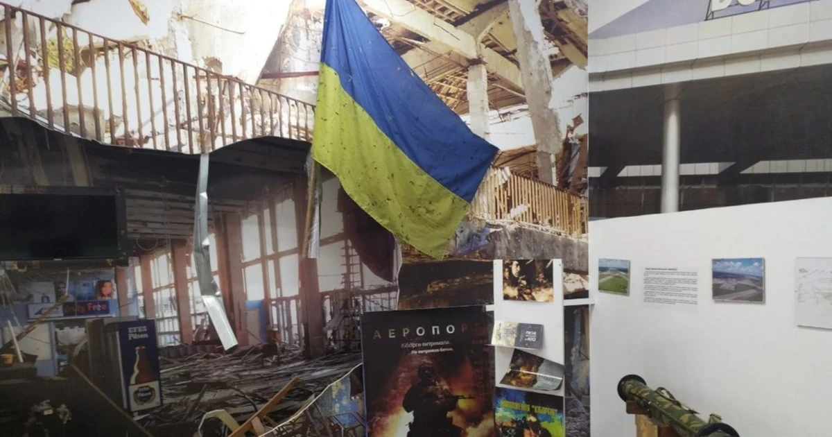 Прапор із Донецького аеропорту та речі з полону. Музей оцифрував понад 500 артефактів війни