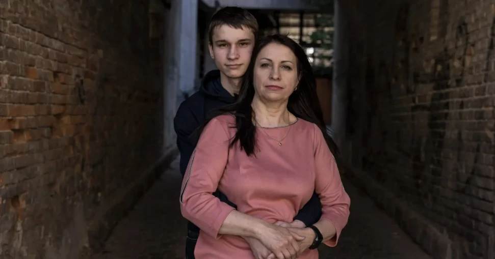 Військова медикиня врятувала сина з окупації після трьох років розлуки. Історія родини з Донеччини