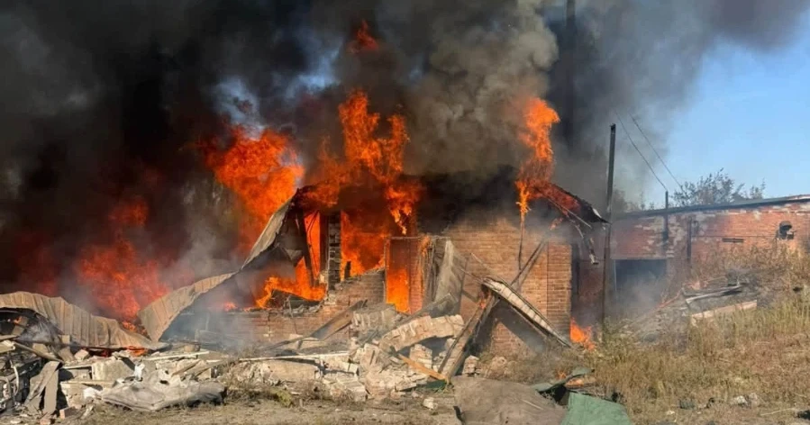 Росіяни двічі вдарили по центру Слов’янська. Загинула жінка, серед поранених — дитина