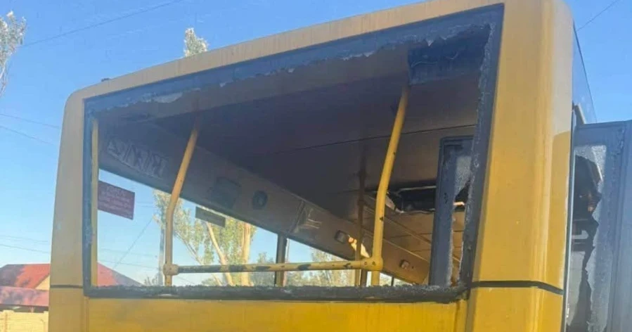 У Краматорську FPV-дрон вдарив по рейсовому автобусу. Є поранені