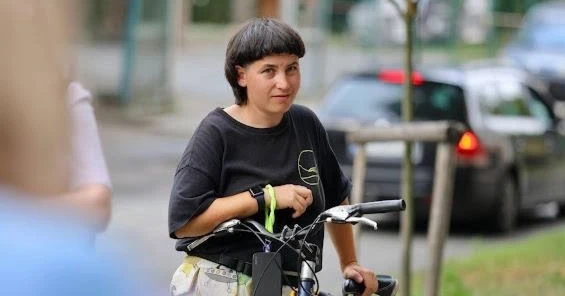 Бахмут оживає у малюнках. Як мистикиня Машика Вишедська документує спогади про дім, війну та пам’ять